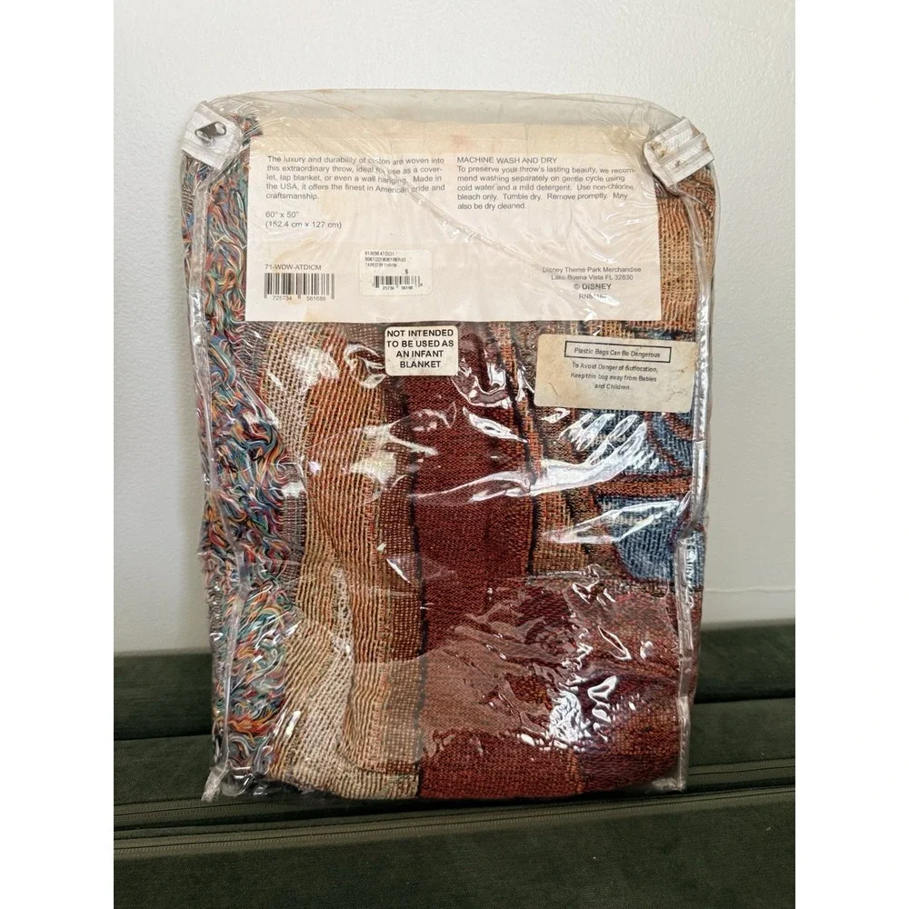 Disney World Woven Tapestry Throw Blanket 60 x 50‎ Mickey Minnie Pluto Fireplace